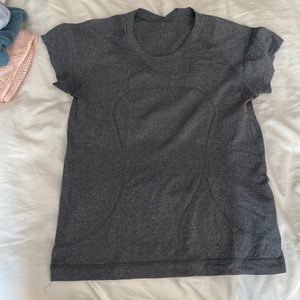 Lululemon hemmed swiftly tee size 6